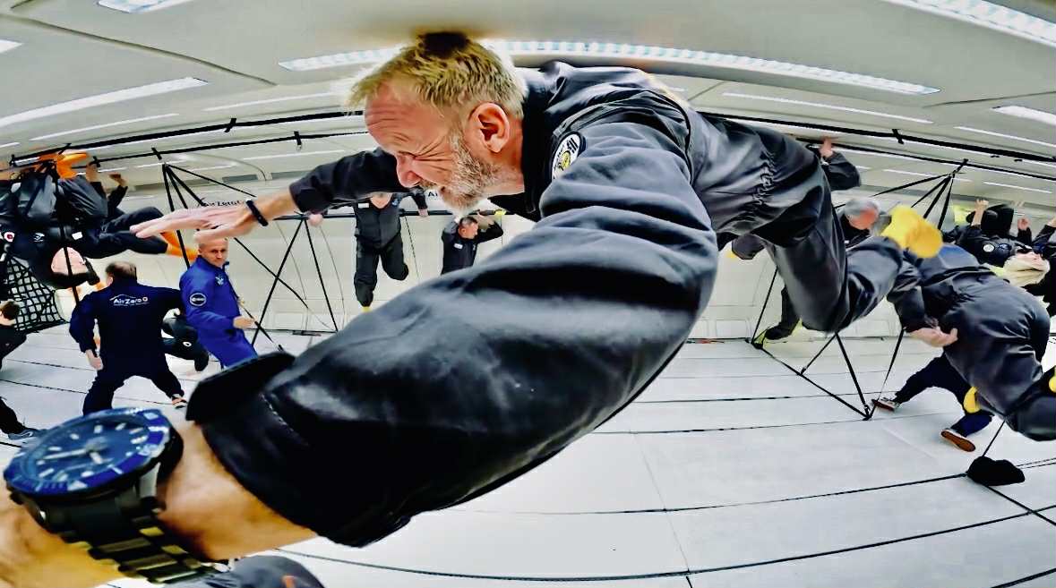 Push the Photo to see the Video inside of a zero gravity maneuve on AirZeroG 2025