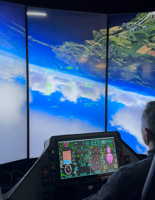 Fly and Race F35 Simulator Training